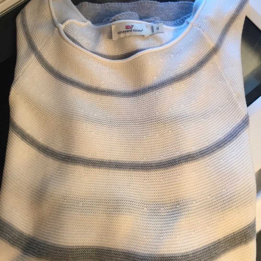 Vineyard Vines sweater size XL